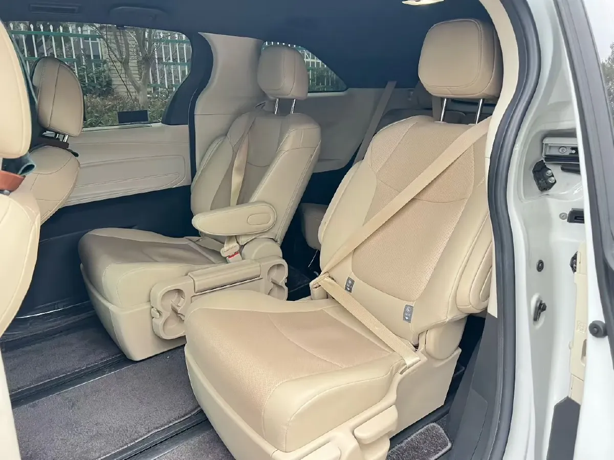 2023 Toyota Sienna 2.5L 189HP L4 E-CVT Hybrid,autocango,china used car exporter,china ev exporter,chinese used car exporter,chinese used ev exporter