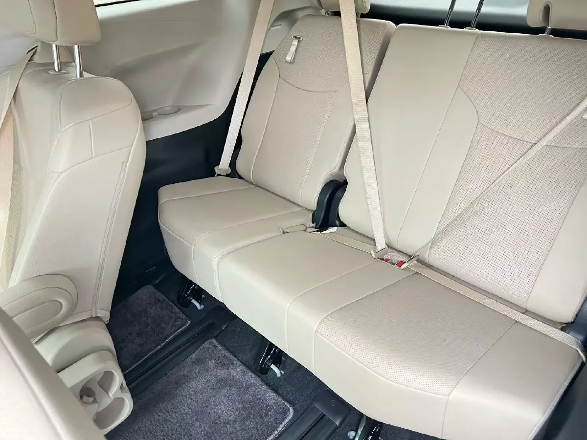 2023 Toyota Sienna 2.5L 189HP L4 E-CVT Hybrid,autocango,china used car exporter,china ev exporter,chinese used car exporter,chinese used ev exporter