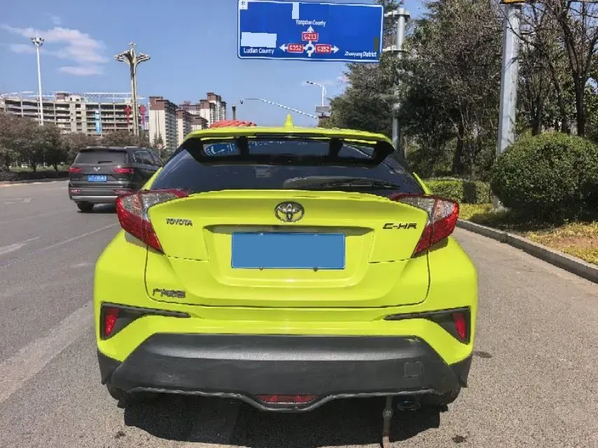 2018 Toyota C-HR 2.0L 171HP L4 CVT,autocango,china used car exporter,china ev exporter,chinese used car exporter,chinese used ev exporter