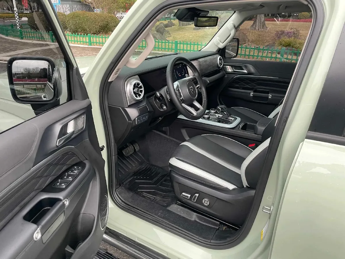 2023 Tank 300 2.0T 227HP L4 8AT,autocango,china used car exporter,china ev exporter,chinese used car exporter,chinese used ev exporter