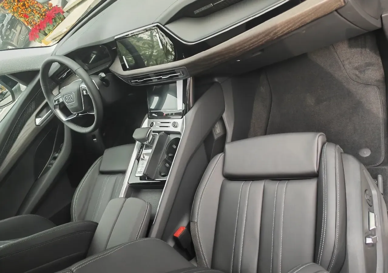 2024 Audi Q6 2.0T 231HP L4 7DCT,autocango,china used car exporter,china ev exporter,chinese used car exporter,chinese used ev exporter