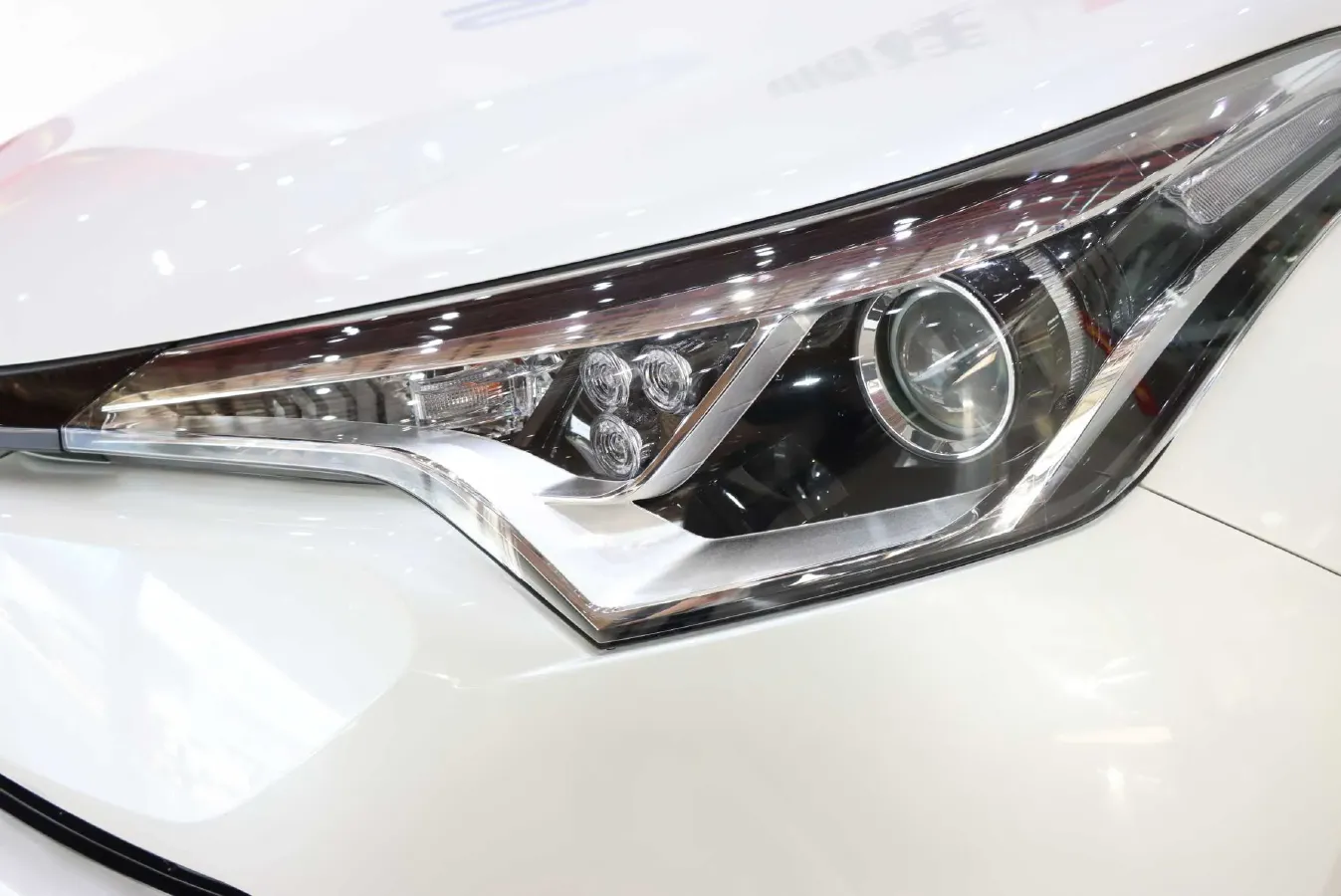 2020 Toyota C-HR 2.0L 171HP L4 CVT,autocango,china used car exporter,china ev exporter,chinese used car exporter,chinese used ev exporter