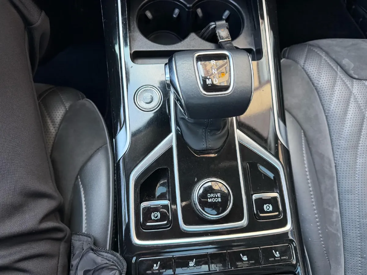 2022 HongQi HS5 2.0T 224HP L4 6AT,autocango,china used car exporter,china ev exporter,chinese used car exporter,chinese used ev exporter