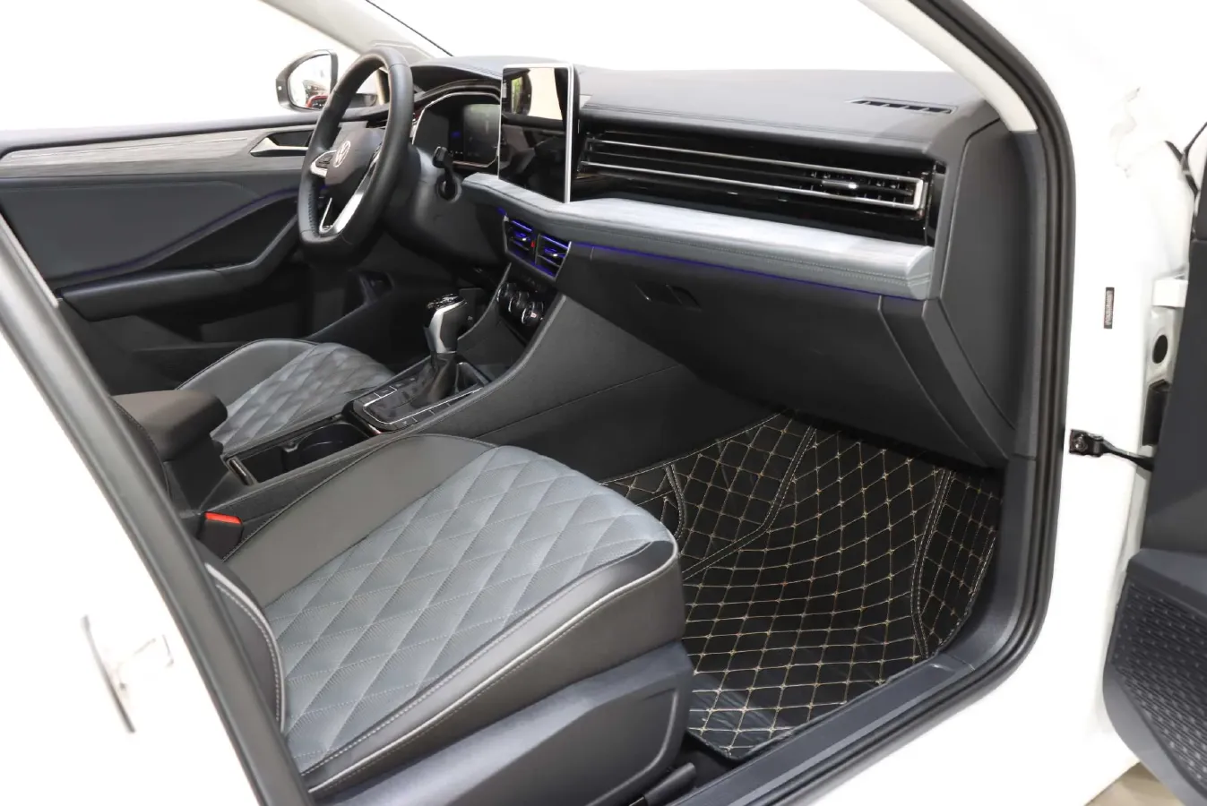 2025 Volkswagen Sagitar 1.5T 160HP L4 7DCT,autocango,china used car exporter,china ev exporter,chinese used car exporter,chinese used ev exporter