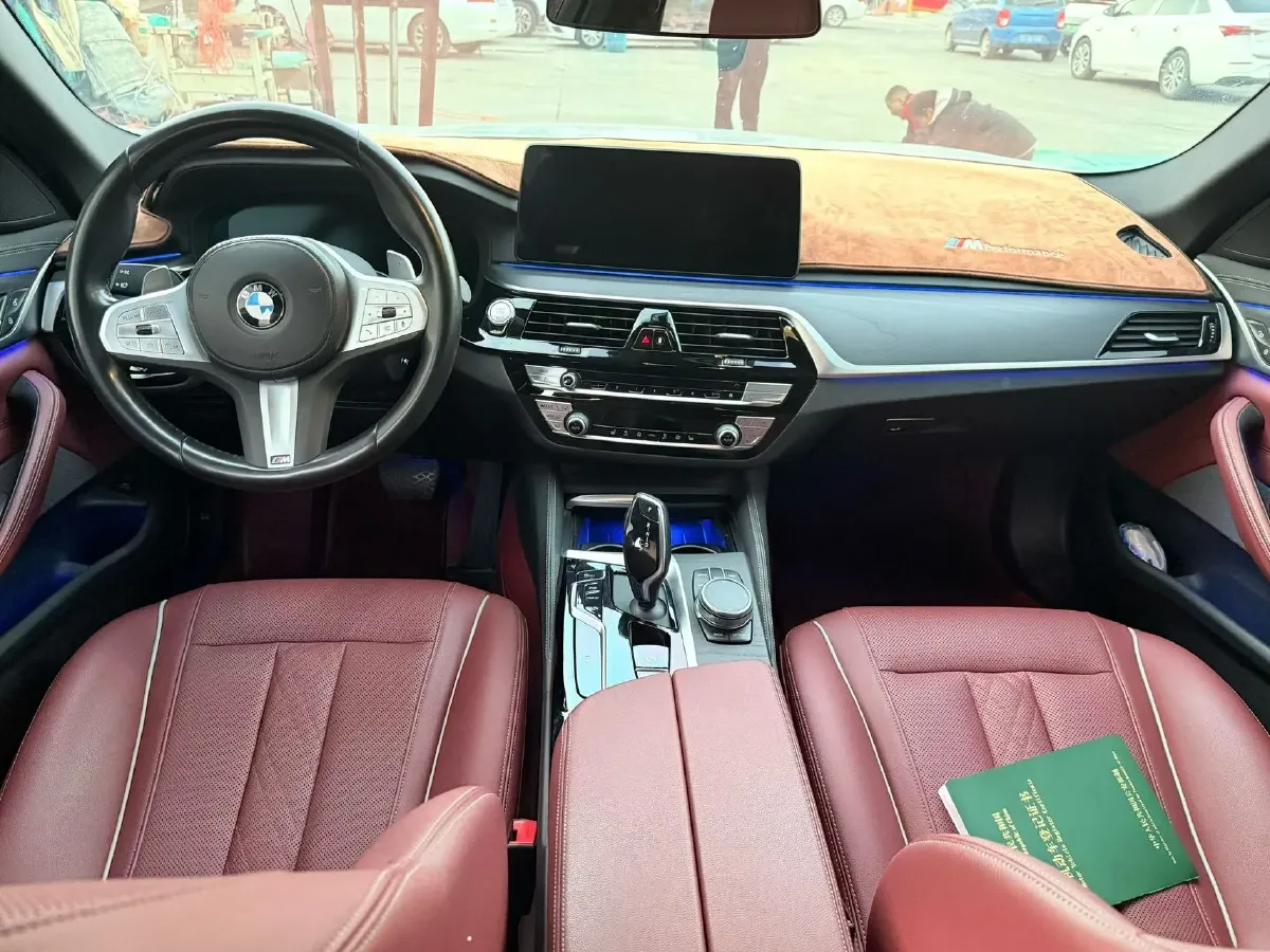 2022 BMW 5 Series 2.0T 252HP L4 8AT,autocango,china used car exporter,china ev exporter,chinese used car exporter,chinese used ev exporter