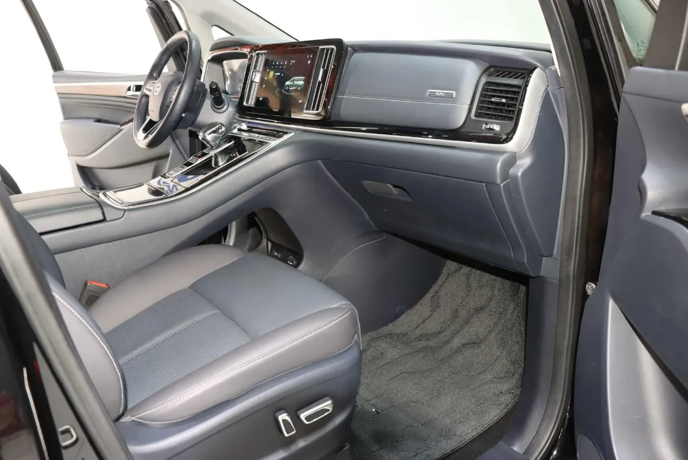 2021 GAC Trumpchi M8 2.0T 252HP L4 8AT,autocango,china used car exporter,china ev exporter,chinese used car exporter,chinese used ev exporter