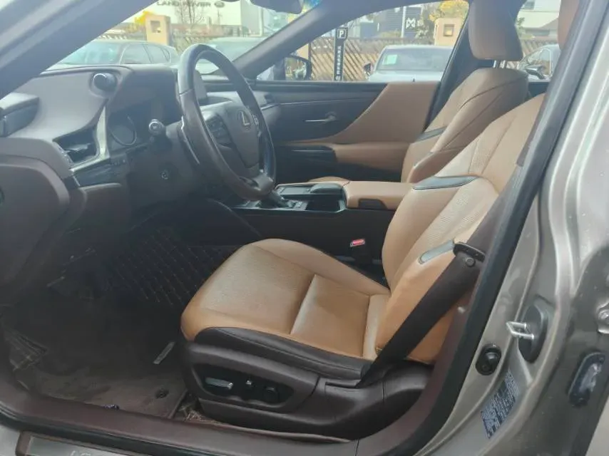 2020 Lexus ES 2.0L 173HP L4 CVT,autocango,china used car exporter,china ev exporter,chinese used car exporter,chinese used ev exporter