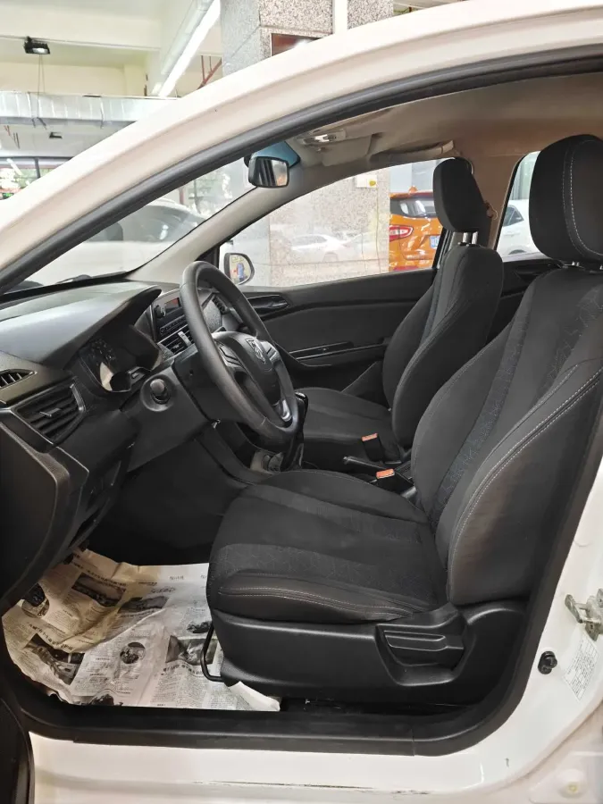 2016 BaoJun 310 1.2L 82HP L4 5MT,autocango,china used car exporter,china ev exporter,chinese used car exporter,chinese used ev exporter