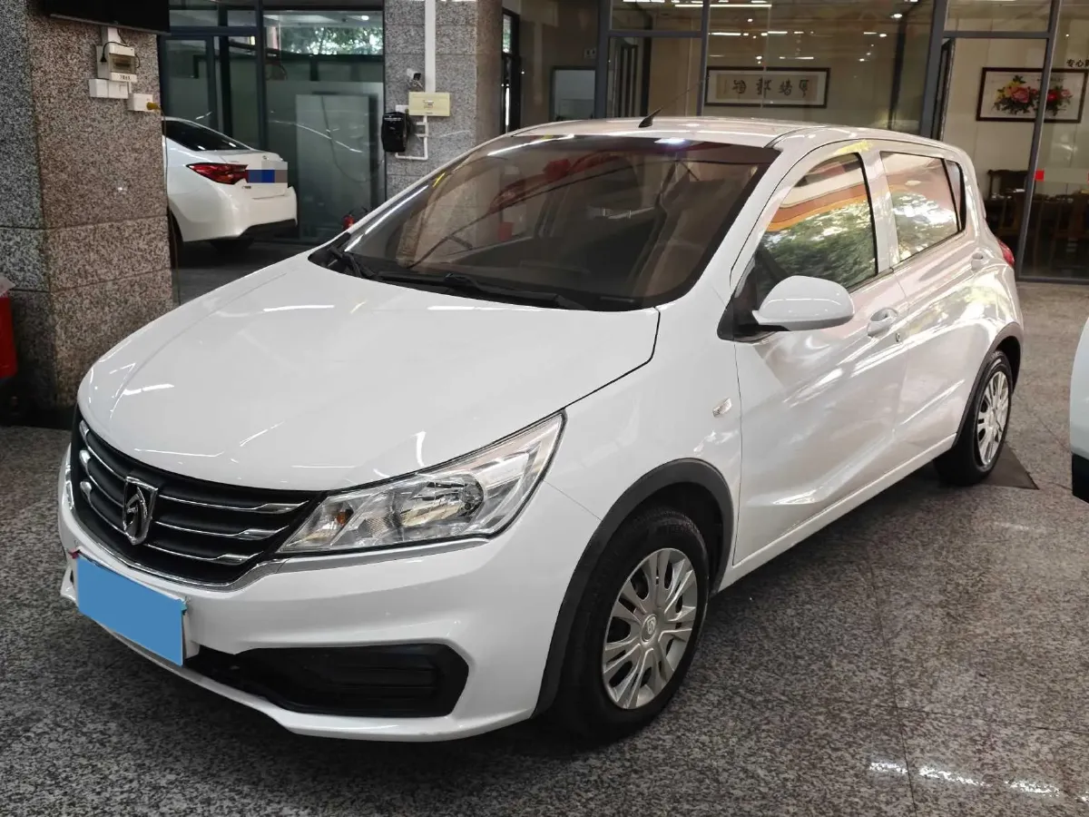 2016 BaoJun 310 1.2L 82HP L4 5MT,autocango,china used car exporter,china ev exporter,chinese used car exporter,chinese used ev exporter