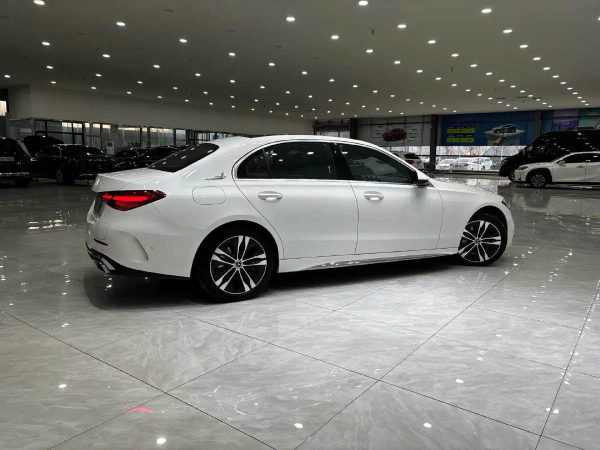 2025 Mercedes-Benz C Class 2.0T 204HP L4 9AT PHEV 25.4KWH,autocango,china used car exporter,china ev exporter,chinese used car exporter,chinese used ev exporter