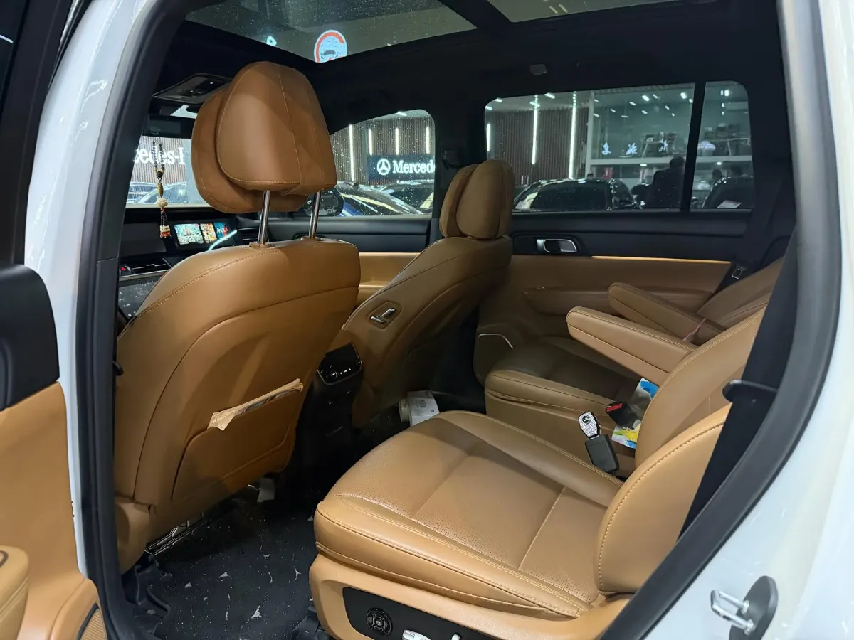 2021 Li ONE Range Extended 131HP REEV 40.5KWH,autocango,china used car exporter,china ev exporter,chinese used car exporter,chinese used ev exporter