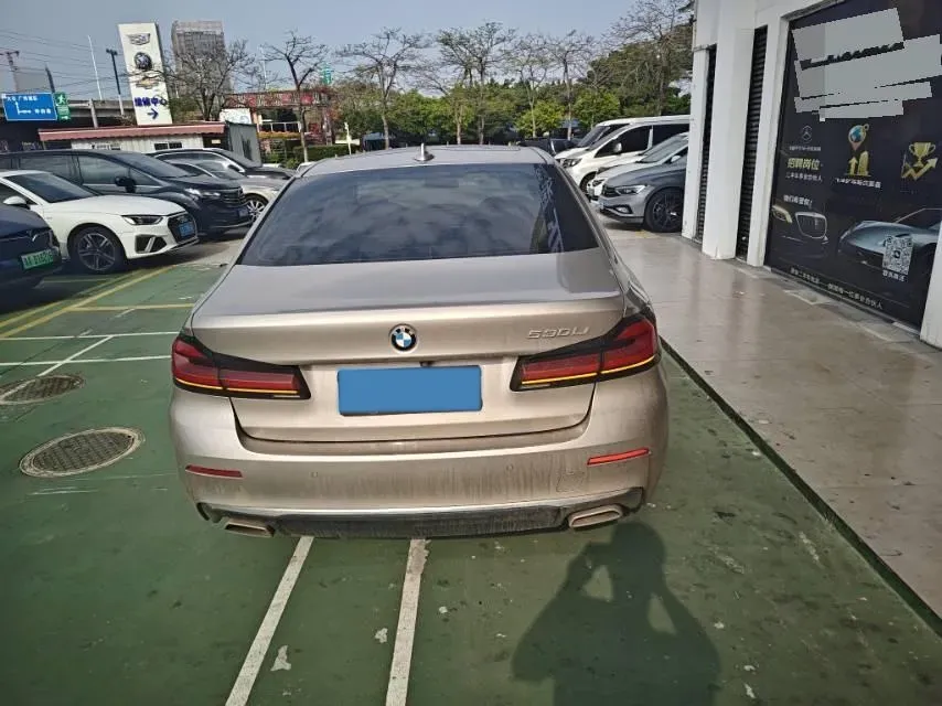 2022 BMW 5 Series 2.0T 252HP L4 8AT,autocango,china used car exporter,china ev exporter,chinese used car exporter,chinese used ev exporter