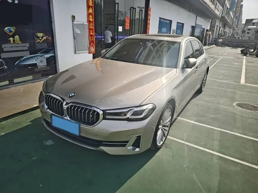 2022 BMW 5 Series 2.0T 252HP L4 8AT,autocango,china used car exporter,china ev exporter,chinese used car exporter,chinese used ev exporter