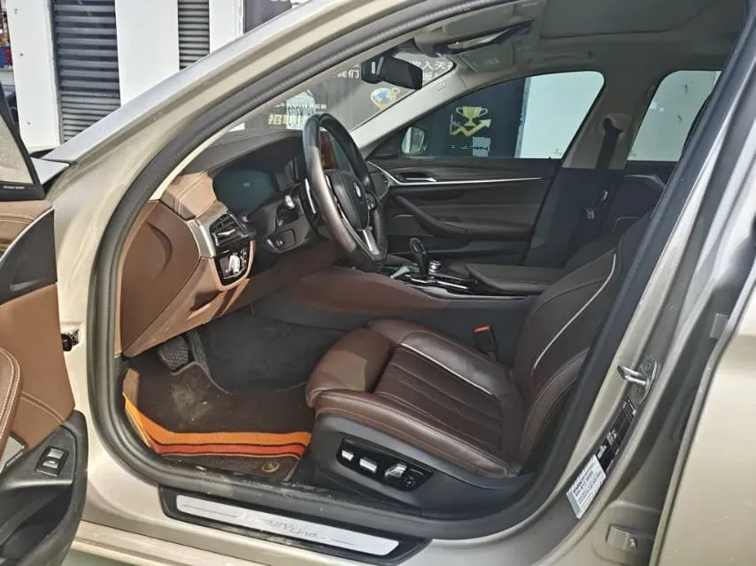 2022 BMW 5 Series 2.0T 252HP L4 8AT,autocango,china used car exporter,china ev exporter,chinese used car exporter,chinese used ev exporter