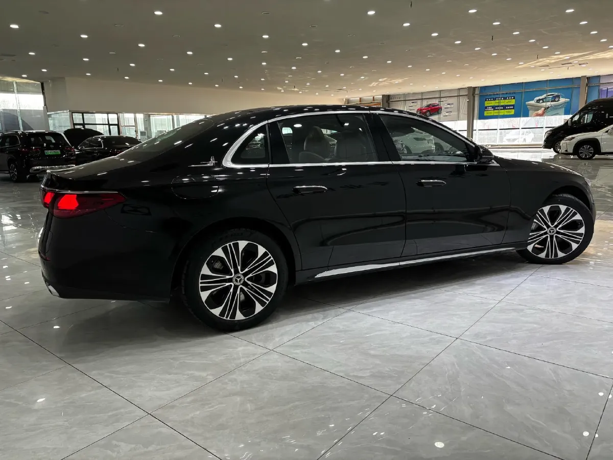 2024 Mercedes-Benz E Class 2.0T 204HP L4 9AT PHEV 25.4KWH,autocango,china used car exporter,china ev exporter,chinese used car exporter,chinese used ev exporter