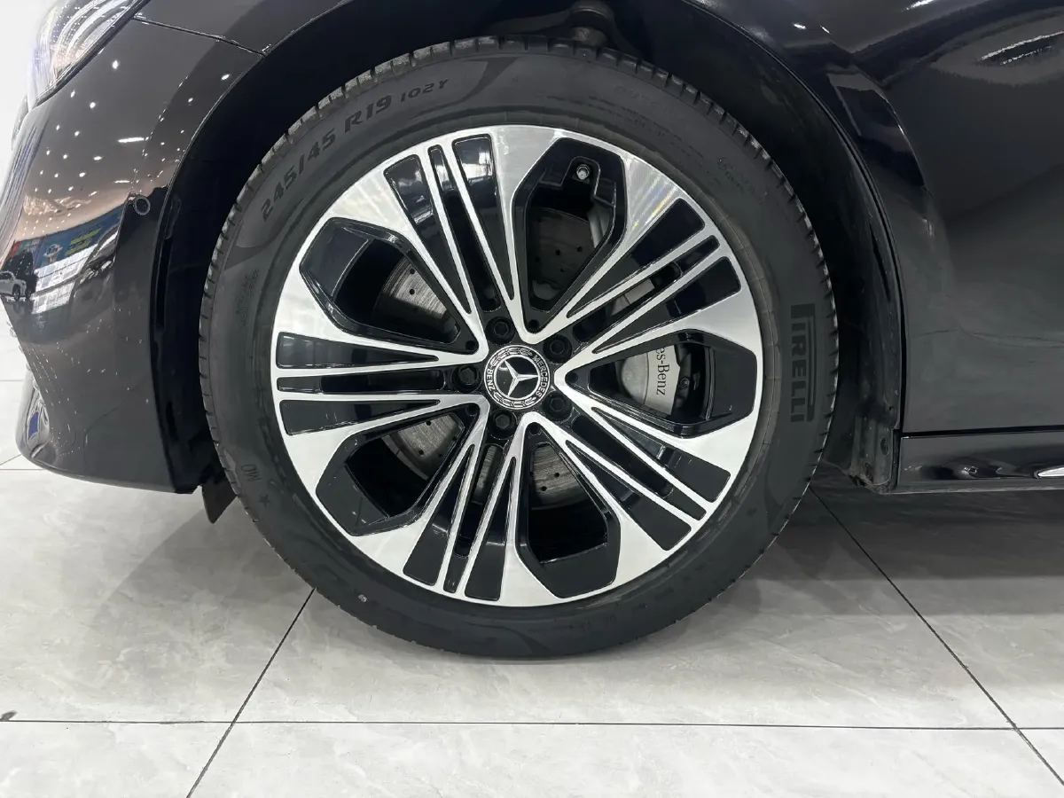 2024 Mercedes-Benz E Class 2.0T 204HP L4 9AT PHEV 25.4KWH,autocango,china used car exporter,china ev exporter,chinese used car exporter,chinese used ev exporter