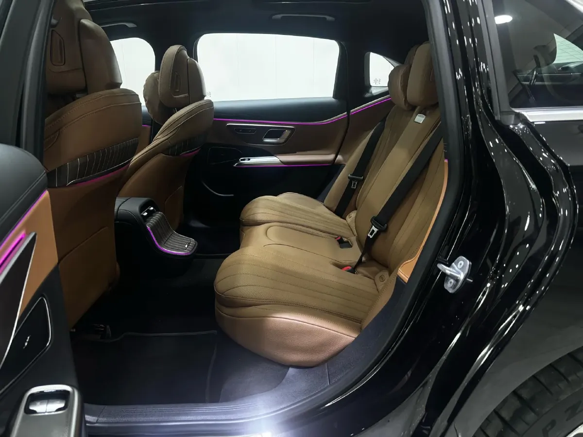 2024 Mercedes-Benz E Class 2.0T 204HP L4 9AT PHEV 25.4KWH,autocango,china used car exporter,china ev exporter,chinese used car exporter,chinese used ev exporter