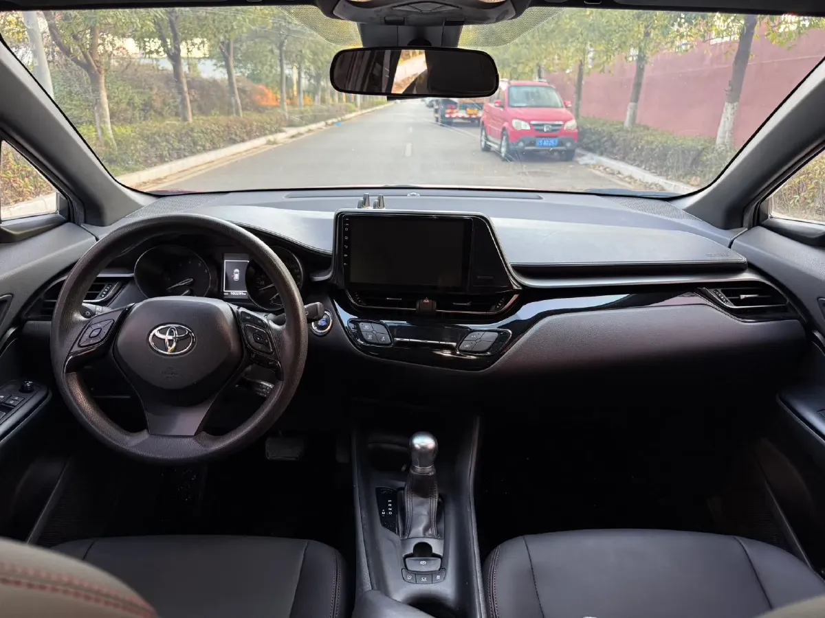 2021 Toyota C-HR 2.0L 171HP L4 CVT,autocango,china used car exporter,china ev exporter,chinese used car exporter,chinese used ev exporter