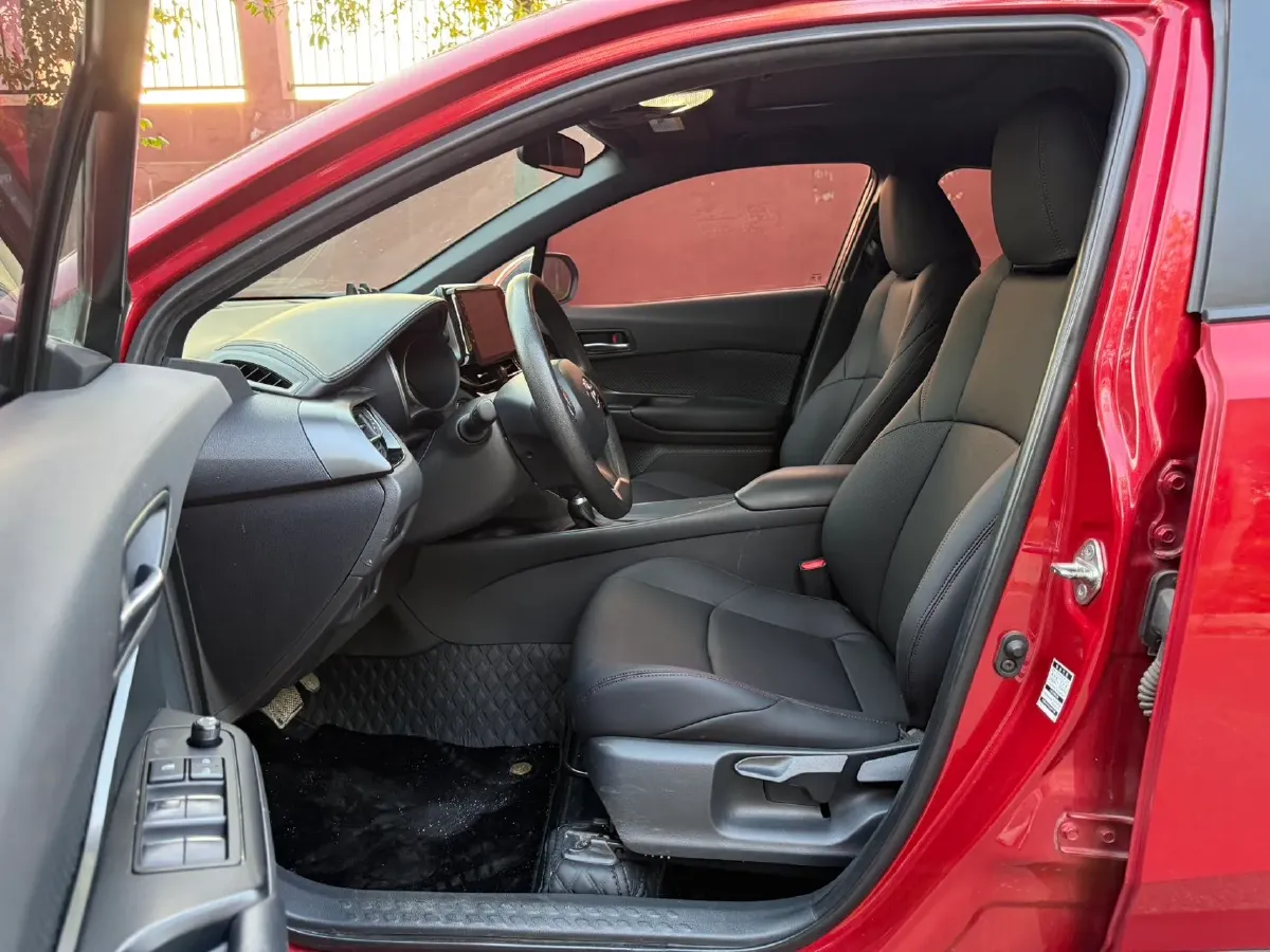 2021 Toyota C-HR 2.0L 171HP L4 CVT,autocango,china used car exporter,china ev exporter,chinese used car exporter,chinese used ev exporter