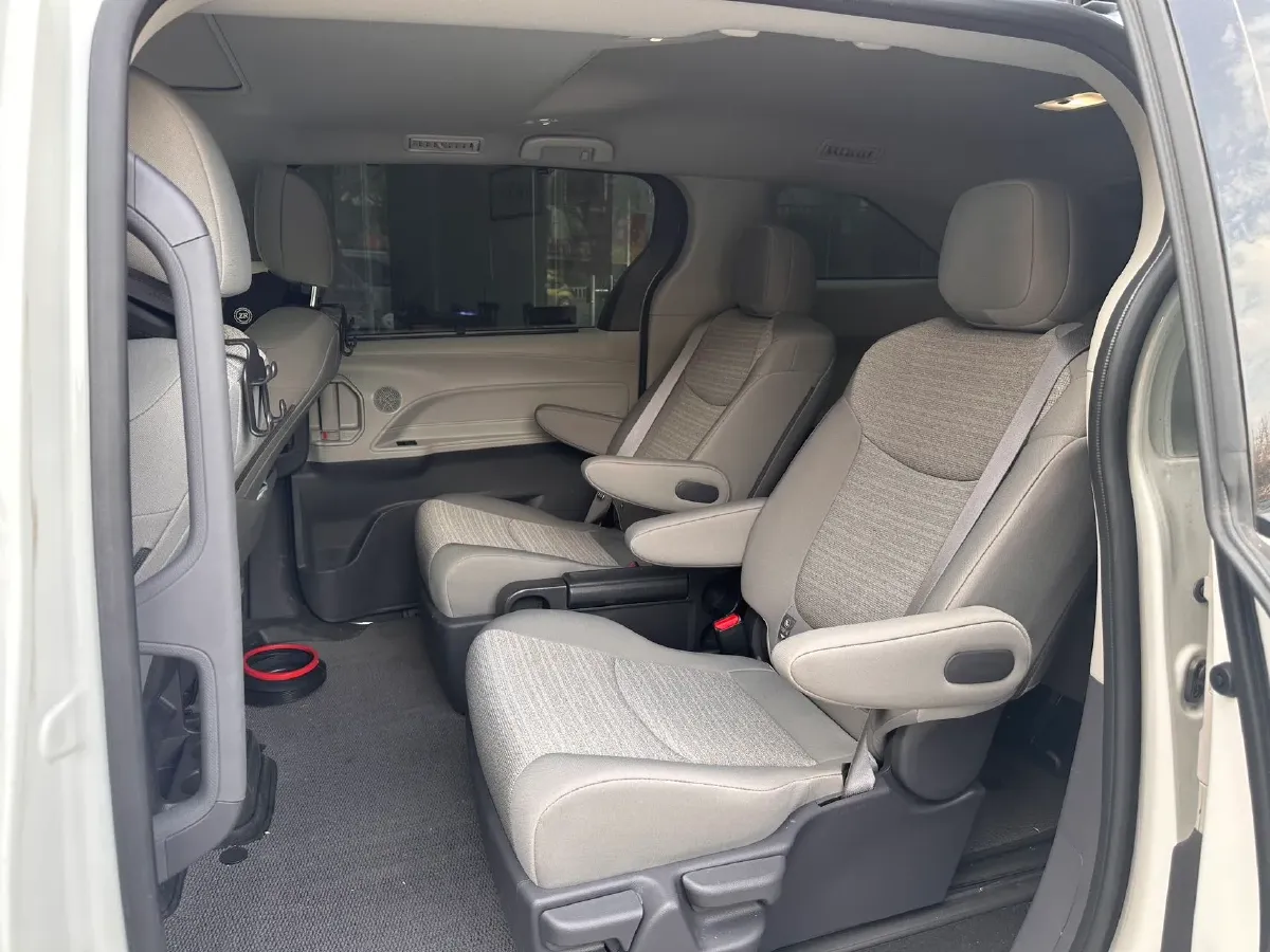 2024 Toyota Sienna 2.5L 189HP L4 E-CVT Hybrid,autocango,china used car exporter,china ev exporter,chinese used car exporter,chinese used ev exporter