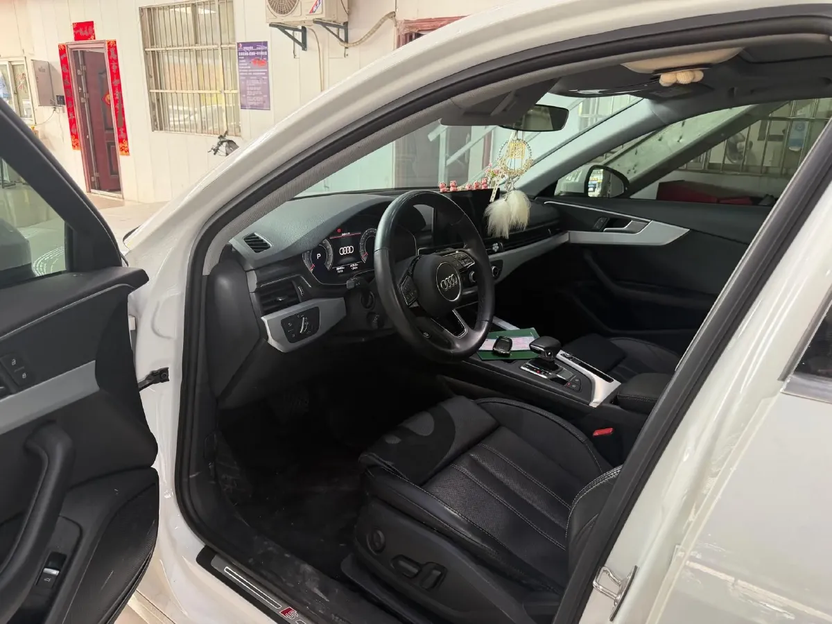 2022 Audi A4L 2.0T 190HP L4 7DCT,autocango,china used car exporter,china ev exporter,chinese used car exporter,chinese used ev exporter