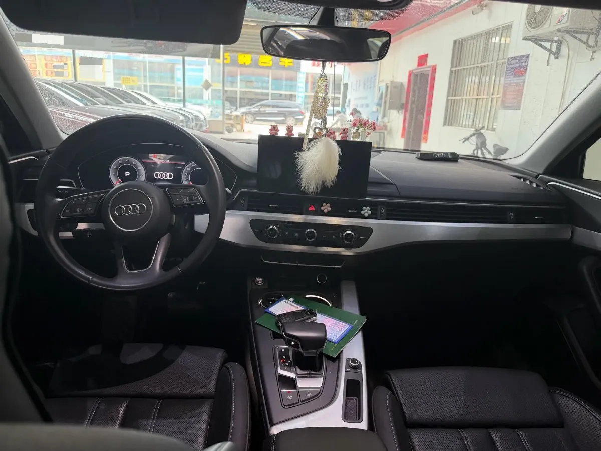 2022 Audi A4L 2.0T 190HP L4 7DCT,autocango,china used car exporter,china ev exporter,chinese used car exporter,chinese used ev exporter