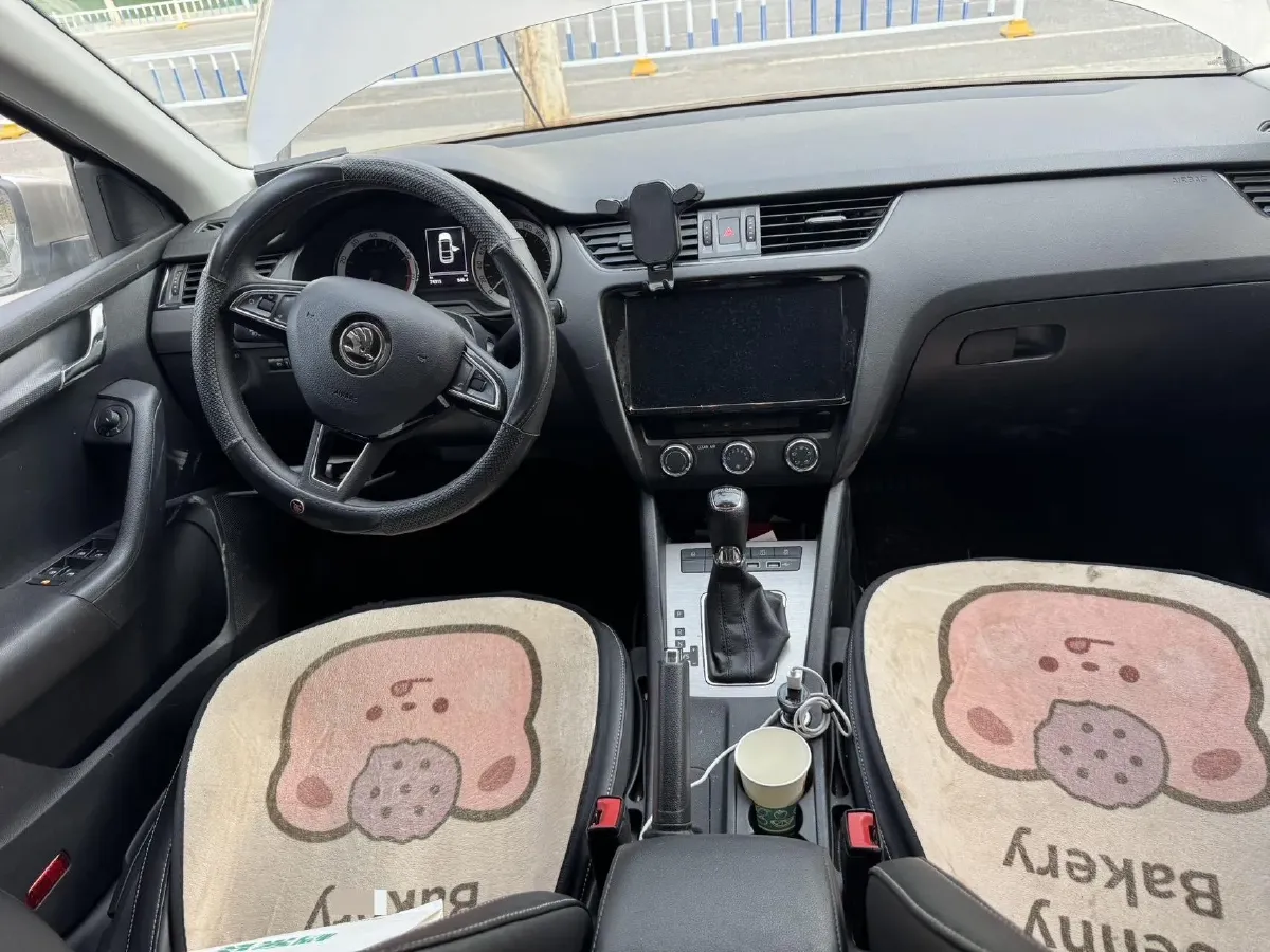 2021 Skoda Octavia 1.5L 113HP L4 6AT,autocango,china used car exporter,china ev exporter,chinese used car exporter,chinese used ev exporter