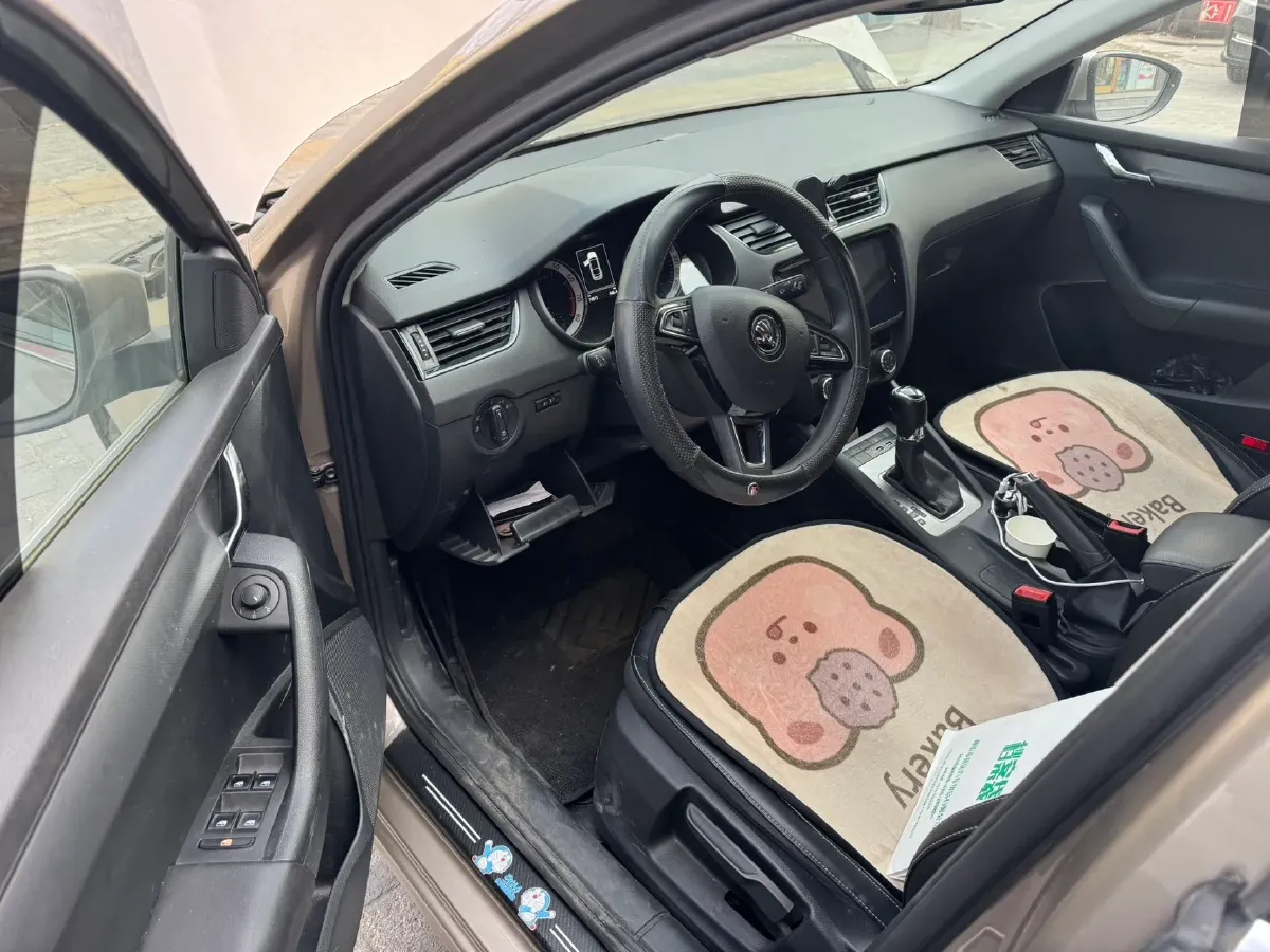 2021 Skoda Octavia 1.5L 113HP L4 6AT,autocango,china used car exporter,china ev exporter,chinese used car exporter,chinese used ev exporter