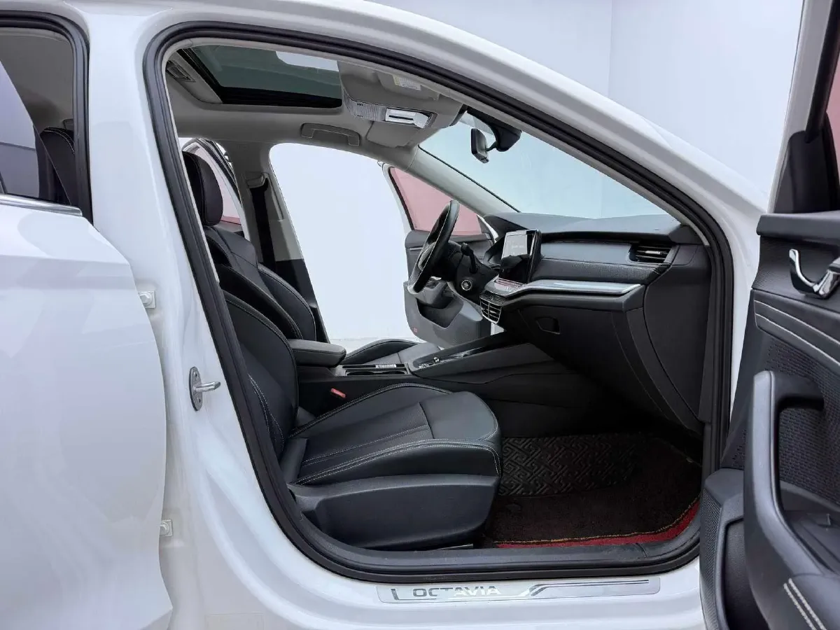 2021 Skoda Octavia 1.4T 150HP L4 7DCT,autocango,china used car exporter,china ev exporter,chinese used car exporter,chinese used ev exporter