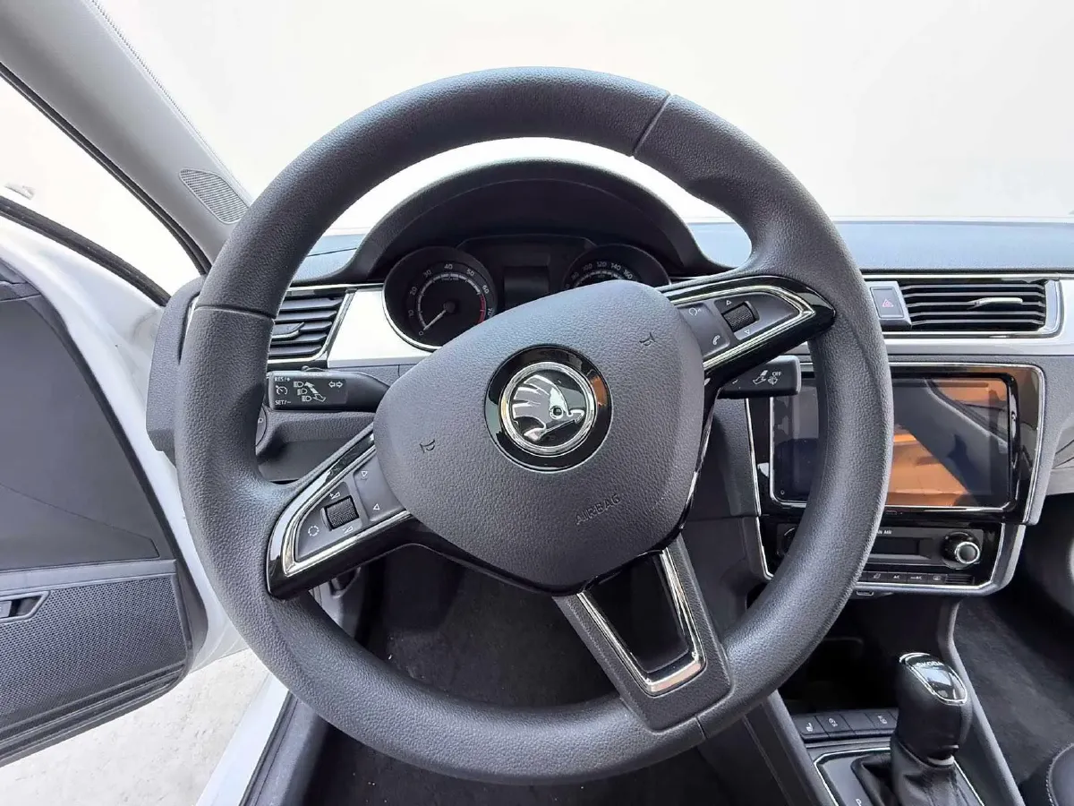 2022 Skoda Rapid 1.5L 112HP L4 6AT,autocango,china used car exporter,china ev exporter,chinese used car exporter,chinese used ev exporter