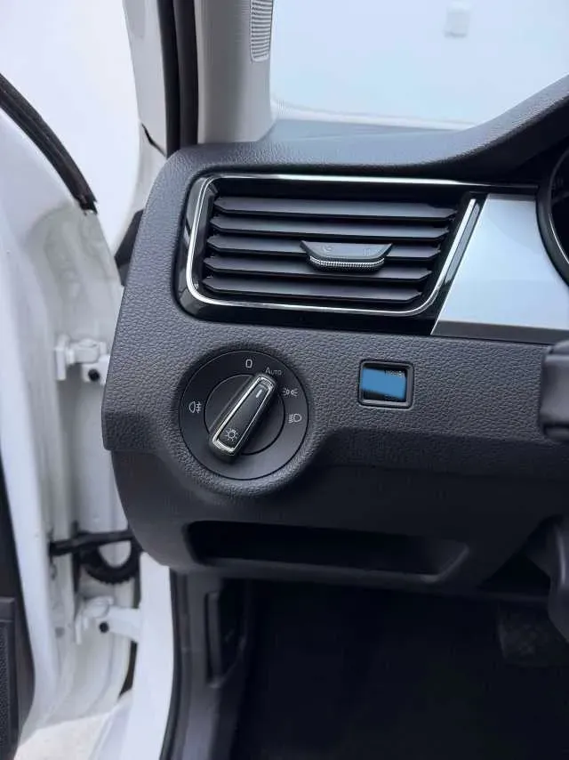 2022 Skoda Rapid 1.5L 112HP L4 6AT,autocango,china used car exporter,china ev exporter,chinese used car exporter,chinese used ev exporter