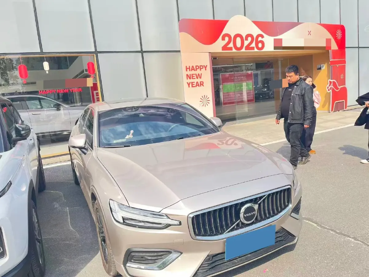 2025 Volvo S60 2.0T 197HP L4 7DCT,autocango,china used car exporter,china ev exporter,chinese used car exporter,chinese used ev exporter