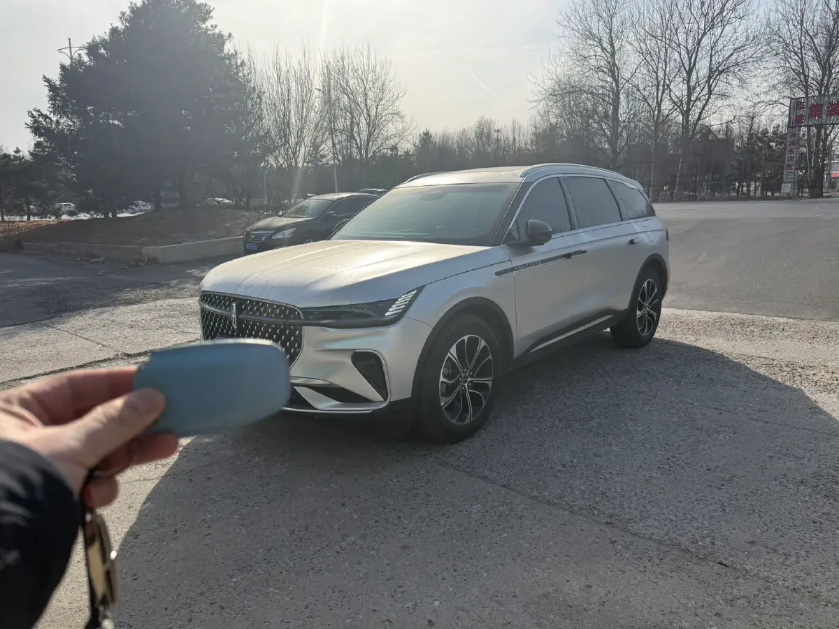 2025 Lincoln Nautilus 2.0T 261HP L4 8AT,autocango,china used car exporter,china ev exporter,chinese used car exporter,chinese used ev exporter