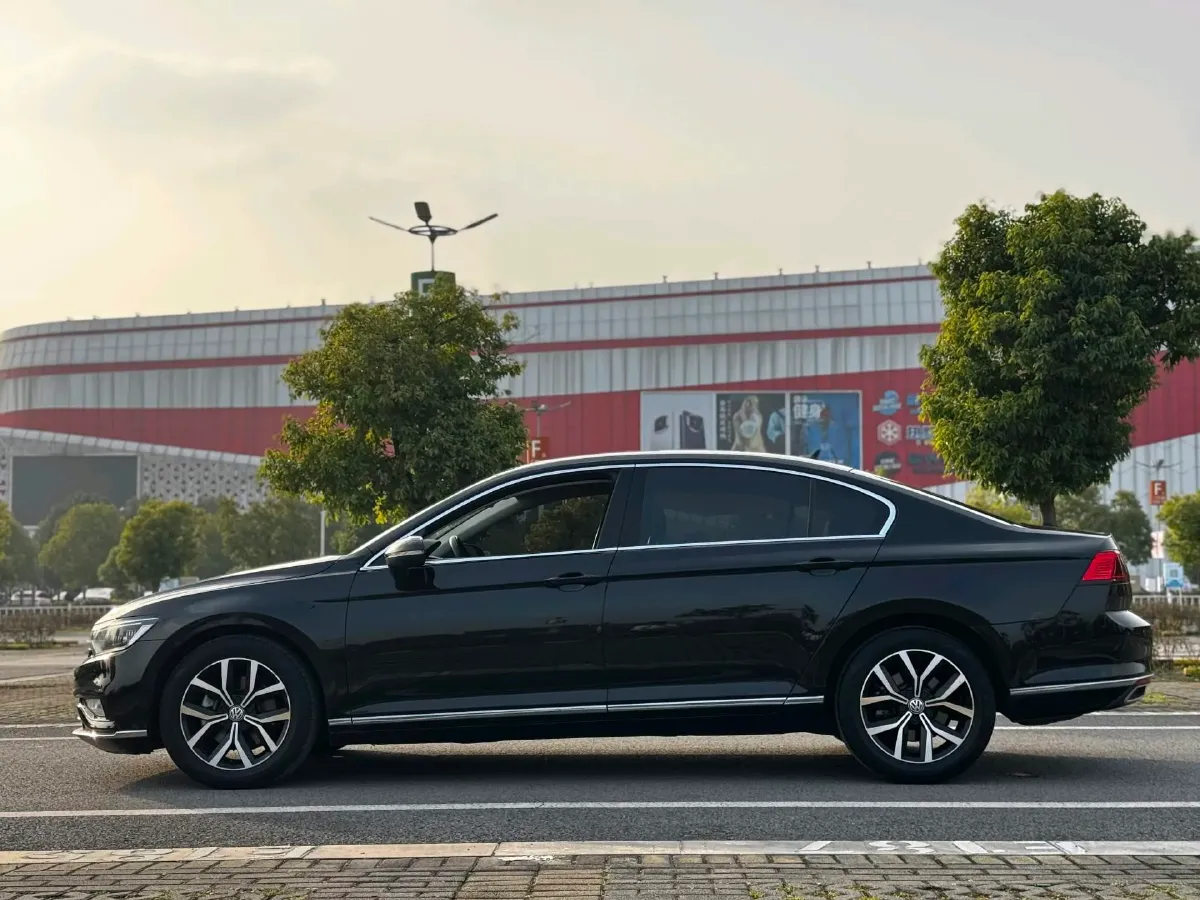 2020 Volkswagen Magotan 2.0T 186HP L4 7DCT,autocango,china used car exporter,china ev exporter,chinese used car exporter,chinese used ev exporter