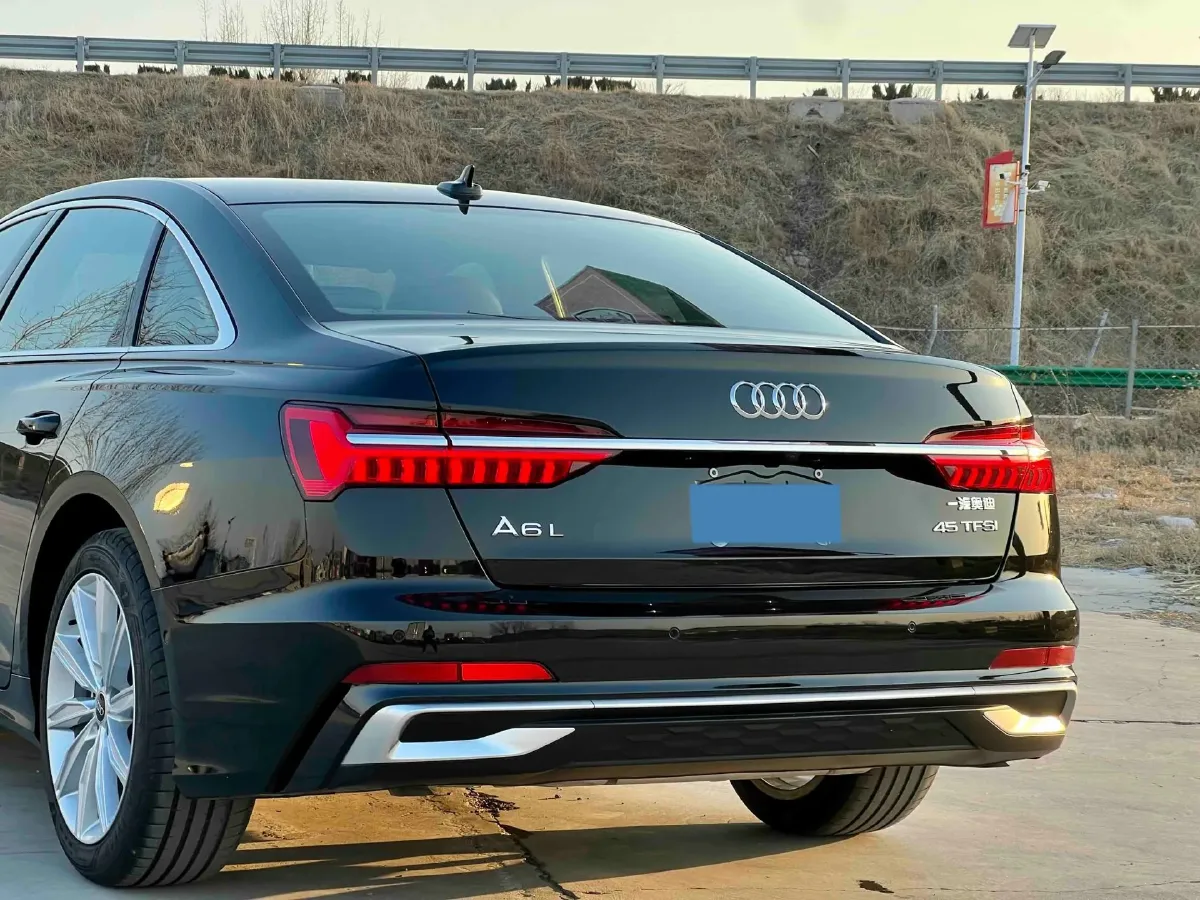 2024 Audi A6L 2.0T 245HP L4 7DCT,autocango,china used car exporter,china ev exporter,chinese used car exporter,chinese used ev exporter