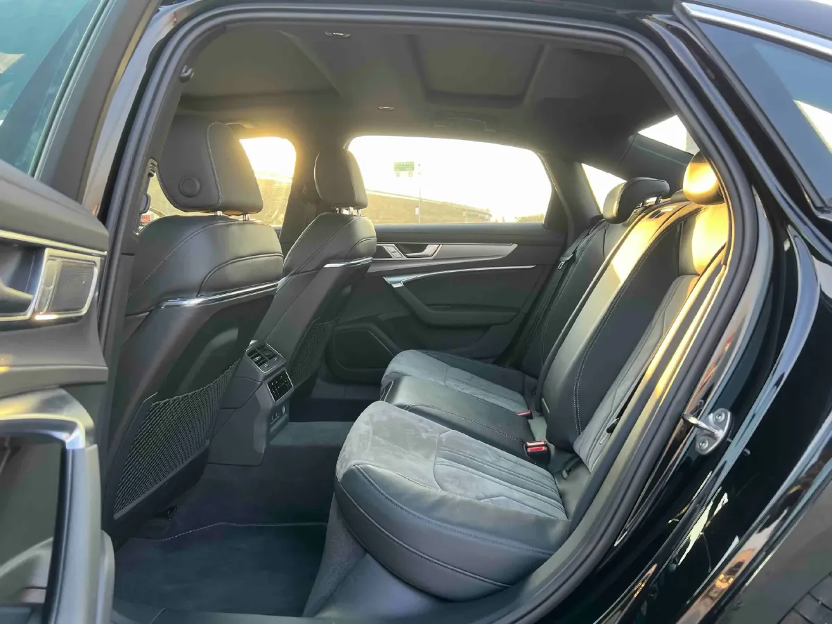 2024 Audi A6L 2.0T 245HP L4 7DCT,autocango,china used car exporter,china ev exporter,chinese used car exporter,chinese used ev exporter