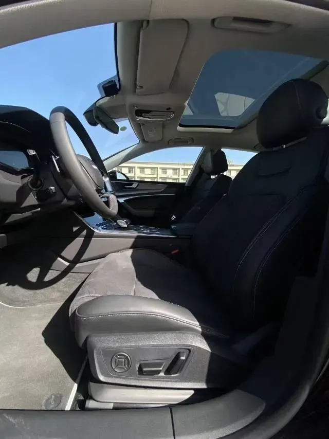 2022 Audi A7L 2.0T 245HP L4 7DCT,autocango,china used car exporter,china ev exporter,chinese used car exporter,chinese used ev exporter