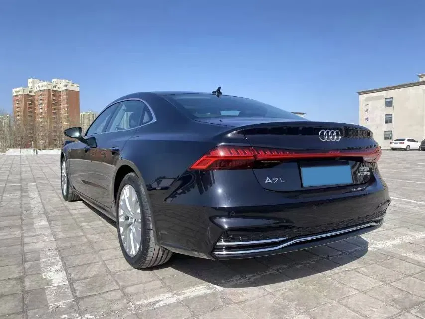 2022 Audi A7L 2.0T 245HP L4 7DCT,autocango,china used car exporter,china ev exporter,chinese used car exporter,chinese used ev exporter