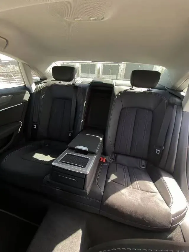 2022 Audi A7L 2.0T 245HP L4 7DCT,autocango,china used car exporter,china ev exporter,chinese used car exporter,chinese used ev exporter