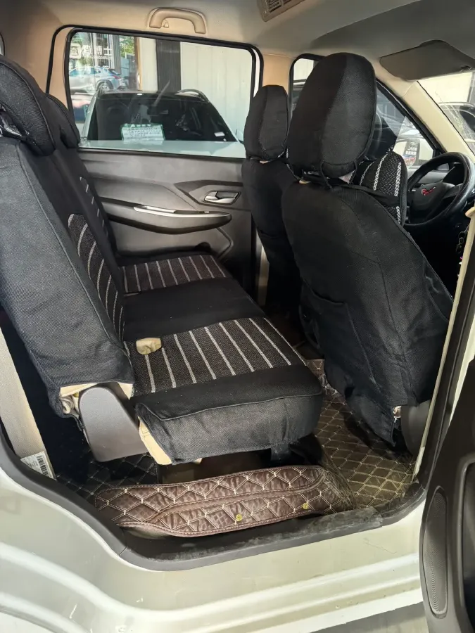 2021 WuLing HongGuang 1.5L 99HP L4 6MT,autocango,china used car exporter,china ev exporter,chinese used car exporter,chinese used ev exporter