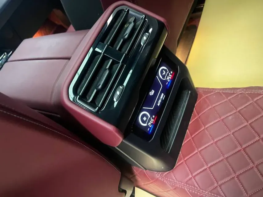 2025 BMW 5 Series 2.0T 258HP L4 8AT,autocango,china used car exporter,china ev exporter,chinese used car exporter,chinese used ev exporter