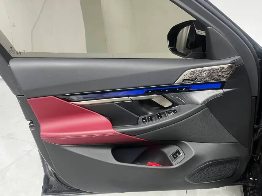 2025 BMW 5 Series 2.0T 258HP L4 8AT,autocango,china used car exporter,china ev exporter,chinese used car exporter,chinese used ev exporter