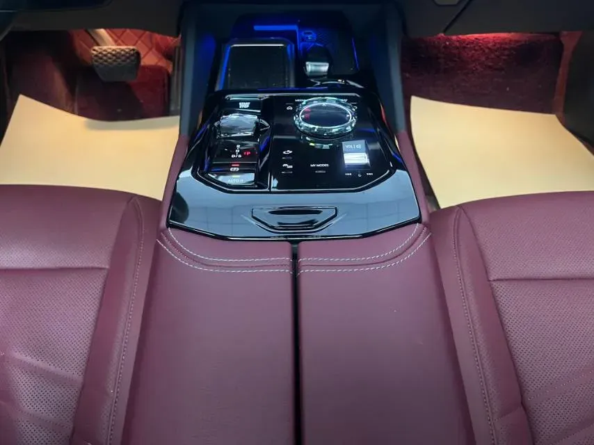 2025 BMW 5 Series 2.0T 258HP L4 8AT,autocango,china used car exporter,china ev exporter,chinese used car exporter,chinese used ev exporter