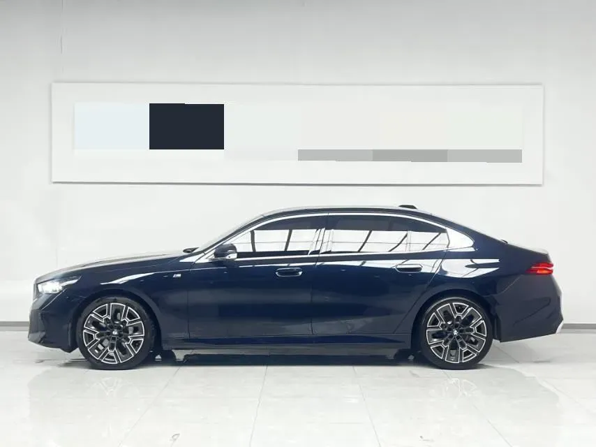 2025 BMW 5 Series 2.0T 258HP L4 8AT,autocango,china used car exporter,china ev exporter,chinese used car exporter,chinese used ev exporter