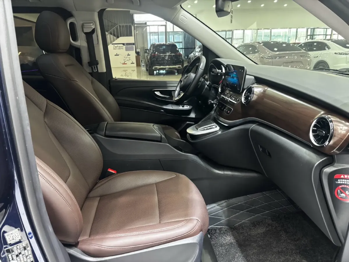 2021 Mercedes-Benz V Class 2.0T 211HP L4 9AT,autocango,china used car exporter,china ev exporter,chinese used car exporter,chinese used ev exporter