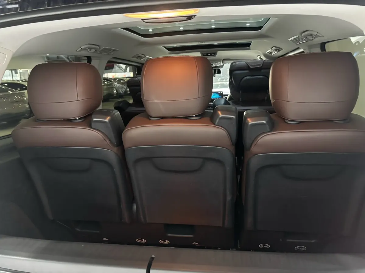 2021 Mercedes-Benz V Class 2.0T 211HP L4 9AT,autocango,china used car exporter,china ev exporter,chinese used car exporter,chinese used ev exporter