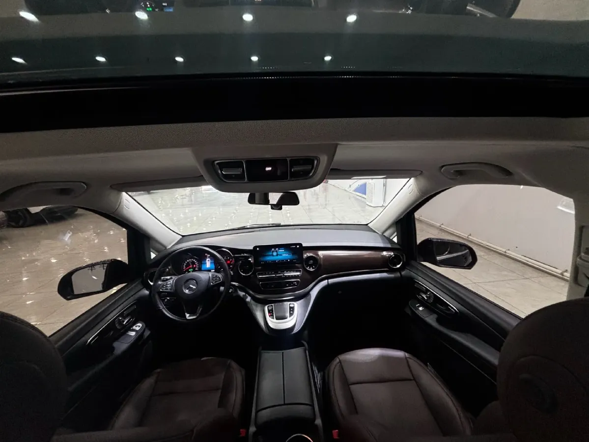 2021 Mercedes-Benz V Class 2.0T 211HP L4 9AT,autocango,china used car exporter,china ev exporter,chinese used car exporter,chinese used ev exporter