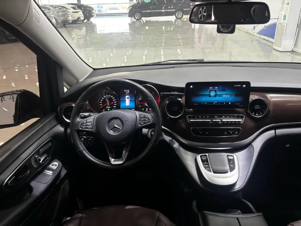 2021 Mercedes-Benz V Class 2.0T 211HP L4 9AT,autocango,china used car exporter,china ev exporter,chinese used car exporter,chinese used ev exporter