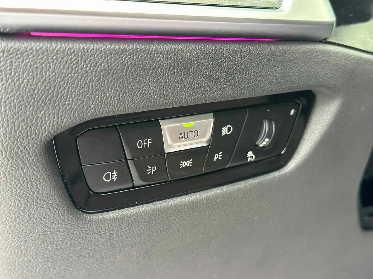 2022 BMW 3 Series 2.0T 156HP L4 8AT,autocango,china used car exporter,china ev exporter,chinese used car exporter,chinese used ev exporter