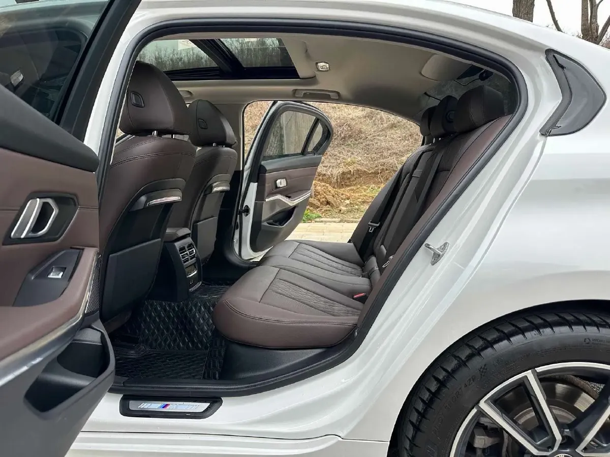 2022 BMW 3 Series 2.0T 156HP L4 8AT,autocango,china used car exporter,china ev exporter,chinese used car exporter,chinese used ev exporter